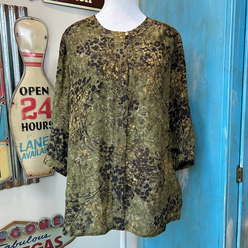 Banana Republic 100% Silk Olive Green Printed Blouse Crop Sleeves Artsy Earthy